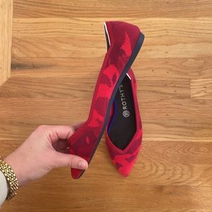Red Camo Rothy’s in good condition